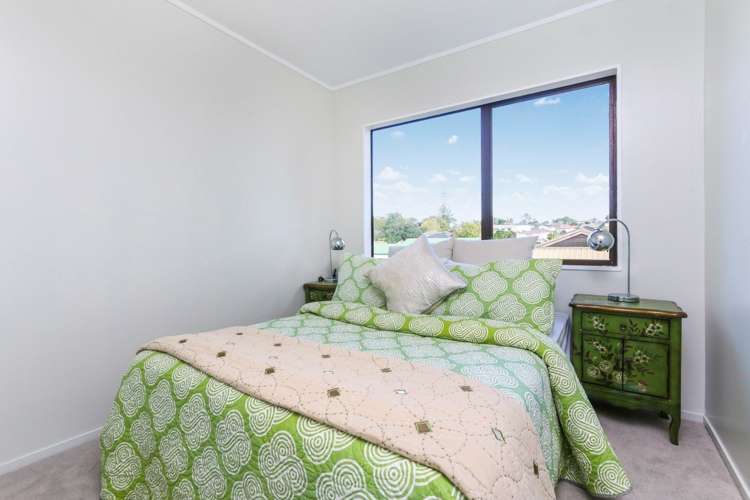 2/127 Moore Street Howick_11