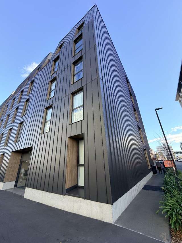 City Pad With Parking !!