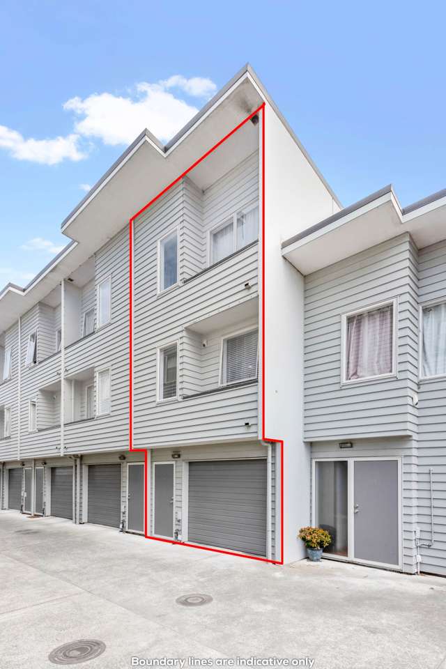 Modern Townhouse with Sunset Views in New Lynn.