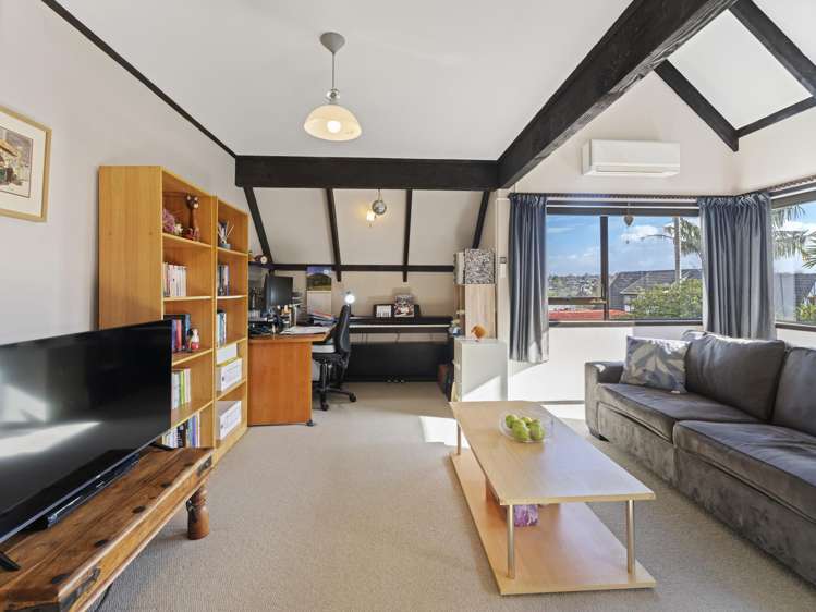 6 Photinia Place Botany Downs_2