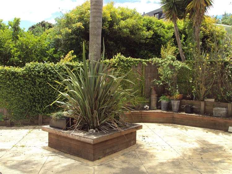 28 Russell Heights Russell_22