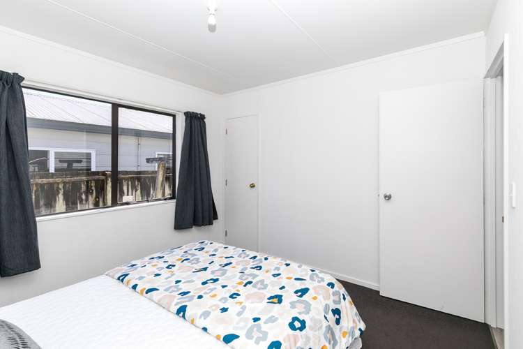 2 Inverness Avenue Hamilton East_14