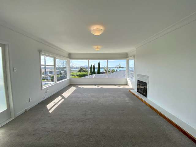 3 bedroom Northcote - Stunning View (include l...