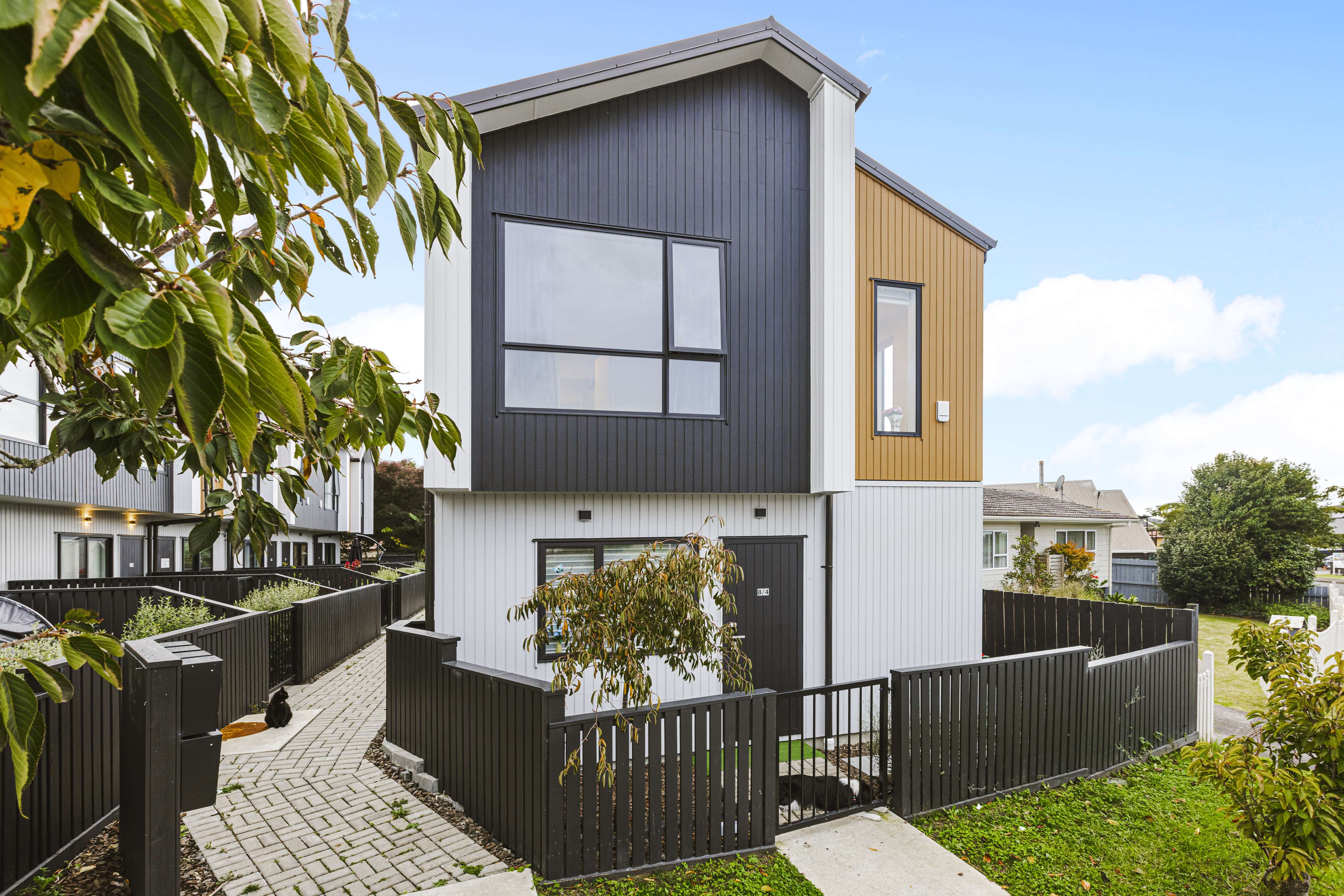 8/4 Glenhaven Place Te Atatu Peninsula Waitakere City Houses for