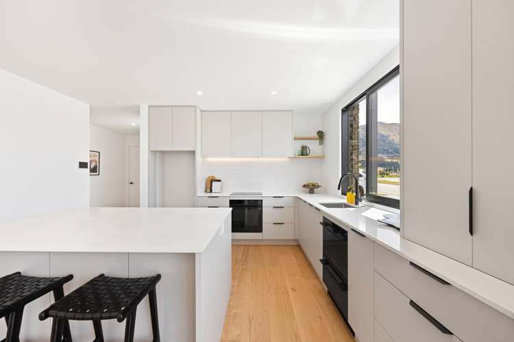 2 Pinn Street Lake Hawea_5