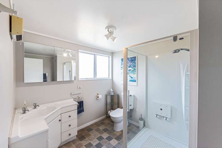 12 Mayfair Crescent Mairangi Bay_13