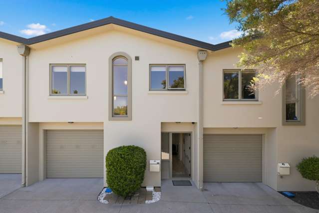 Peaceful Haven in a Friendly Over-40s Community