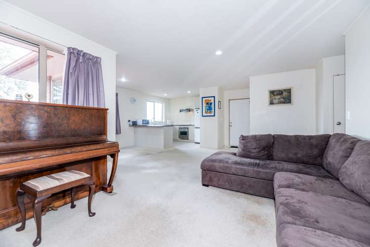 6 Dovey Place Massey_10