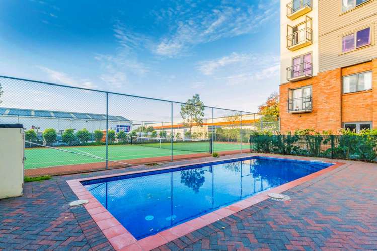 4f/10 Crown Lynn Place New Lynn_9