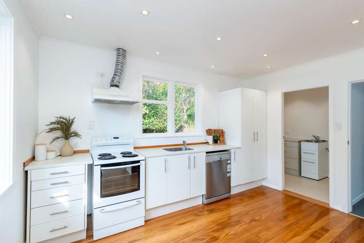 231 Whites Line East Waiwhetu_5