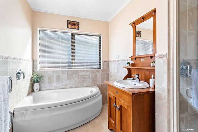 4 Crossland Place Maraetai_15