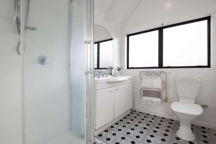 1/163 Oaktree Avenue Browns Bay_14