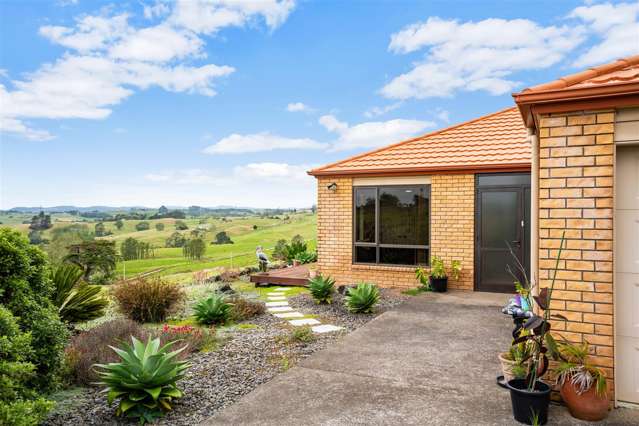 Superb Lifestyle Living with Wide Rural Views!