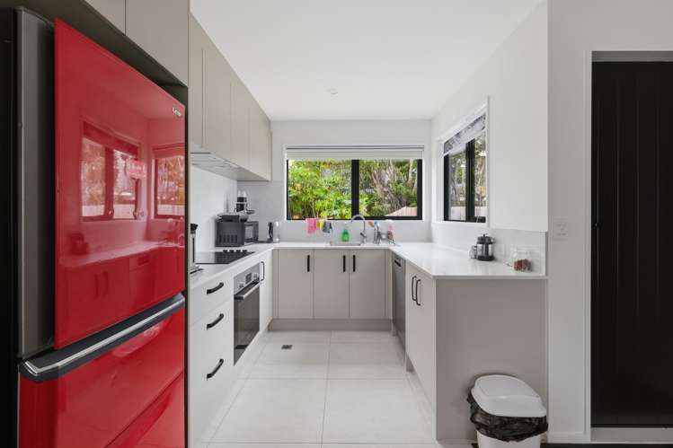 2/11 Brockworth Place Riccarton_5