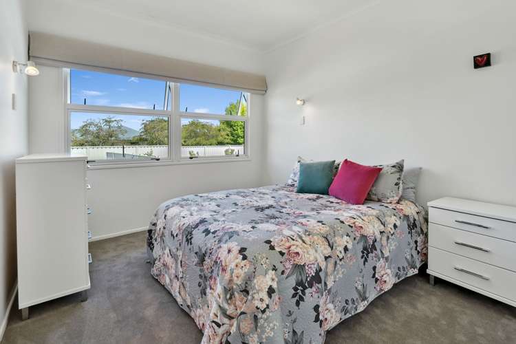 915 Harding Road Camberley_13