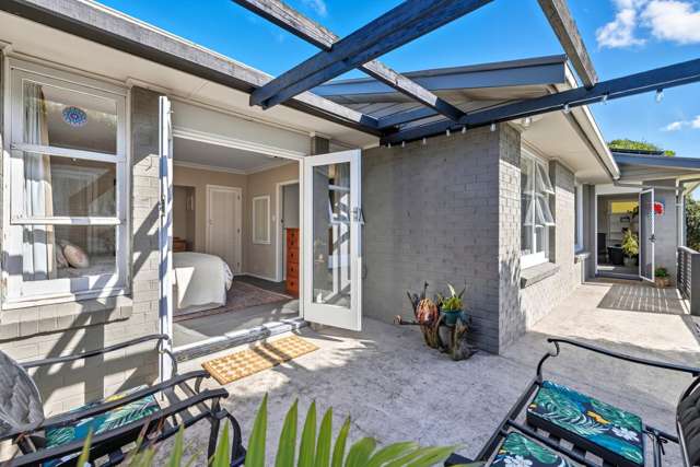 Sunny, Solid Brick and Family Friendly