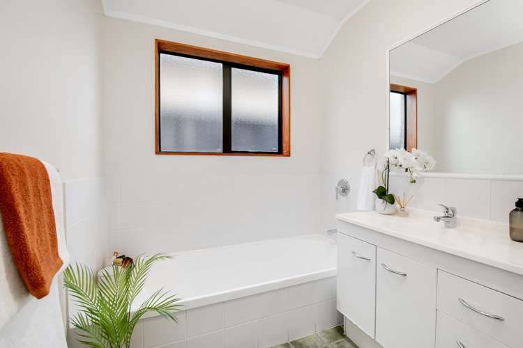 4 Red Hibiscus Road Stanmore Bay_12