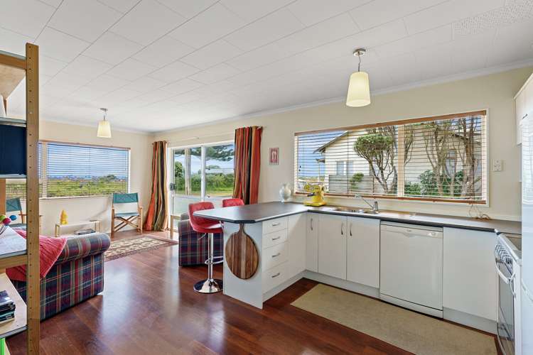22 Marine Parade Otaki Beach_10