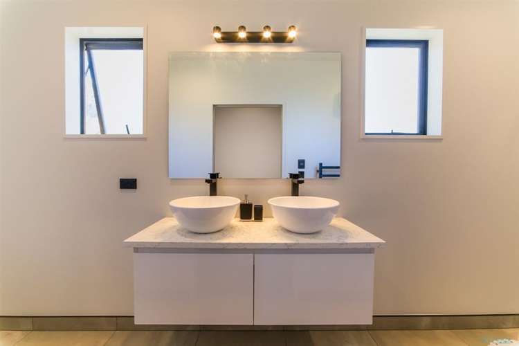 21 Falconer Rise Jacks Point_12