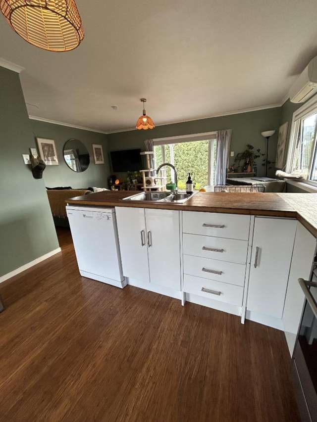 1 Farrier Grove Featherston_4