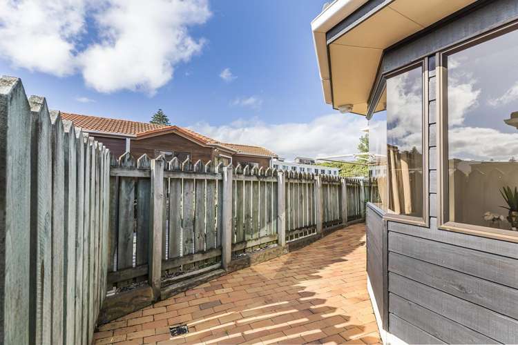 2/4 Richard Street Titahi Bay_20