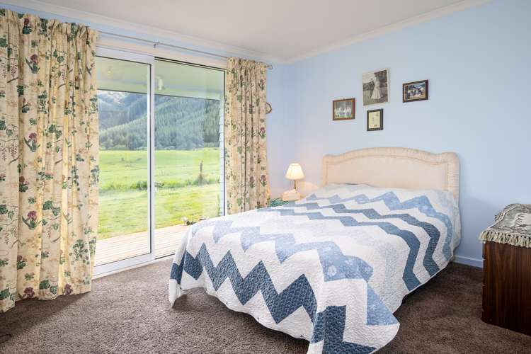 1231 Queen Charlotte Drive Anakiwa and Surrounds_10