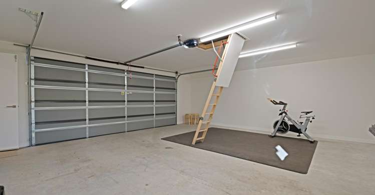 14 Waters Avenue Burleigh_33