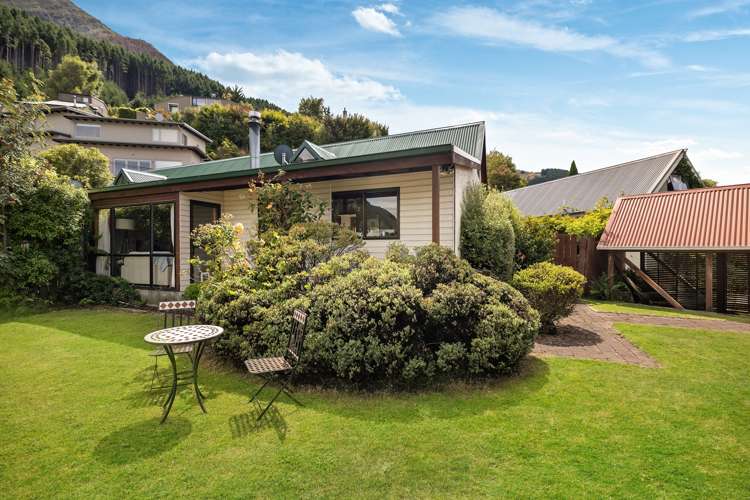 1b Dart Place Fernhill/Sunshine Bay_1
