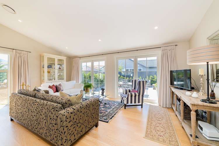 29 Oxfordshire Avenue Lower Shotover_2