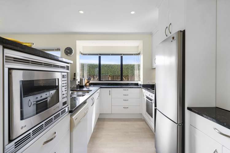 3b Ross Crescent Orewa_10