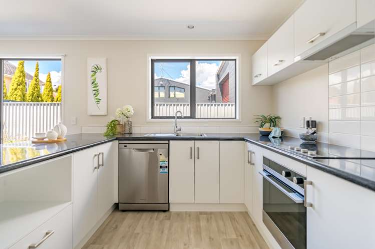 28 Latimer Way Petone_13