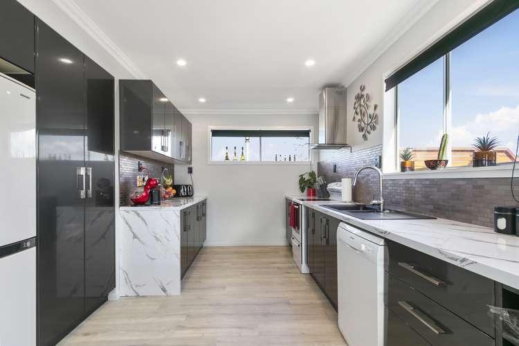 15 Clematis Grove Maungaraki_6