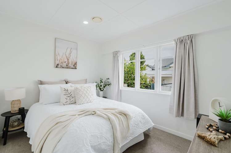 35 Lake Crescent Hamilton Lake_11