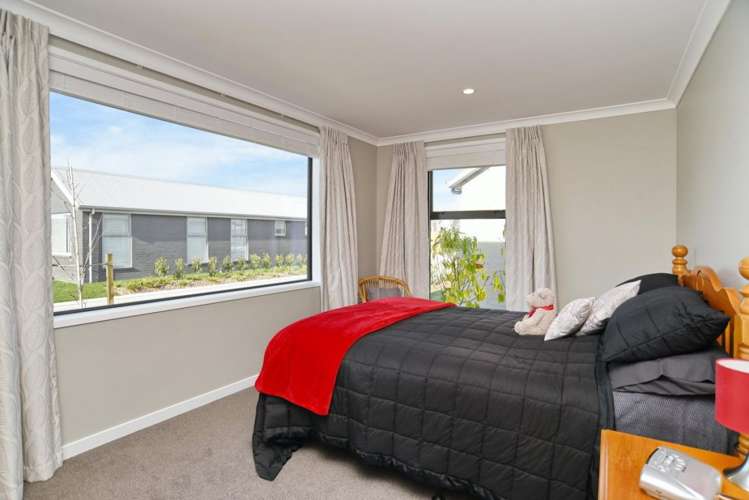 202/30 Bob Robertson Drive Woodend_9