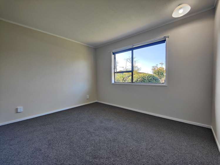 2/4 Rachael Place Farm Cove_12