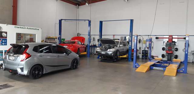 REDUCED PRICE - Hamilton Automotive Workshop