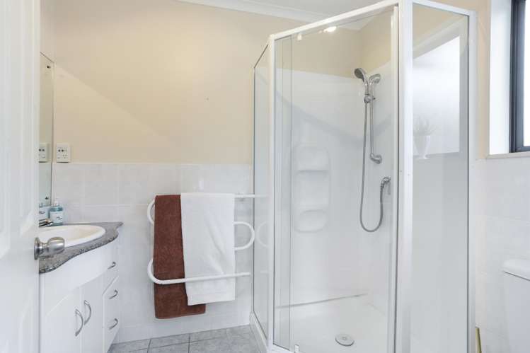 6 Rosebay Rise Henderson_13