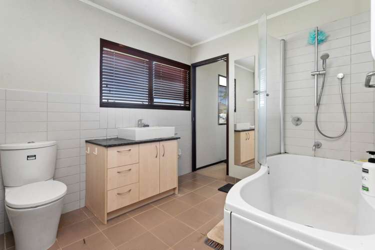 5 Fayette Place Te Atatu South_16