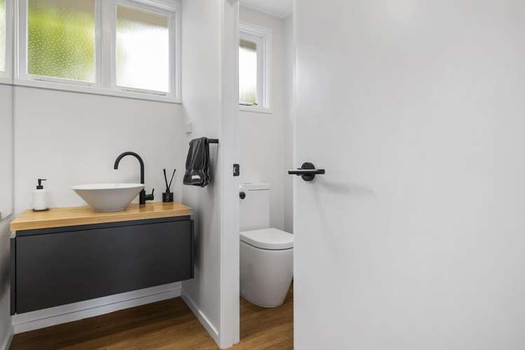 77 Easther Crescent Kew_30
