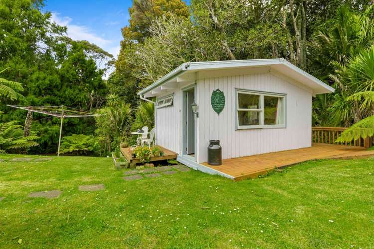 90 Lone Kauri Road Karekare_15