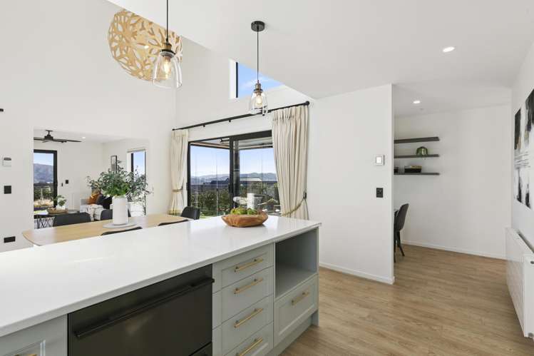 81 Cedarwood Street Woodridge_5