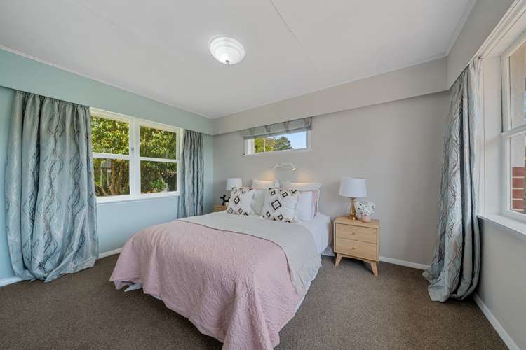 2 Isabel Grove Wainuiomata_5