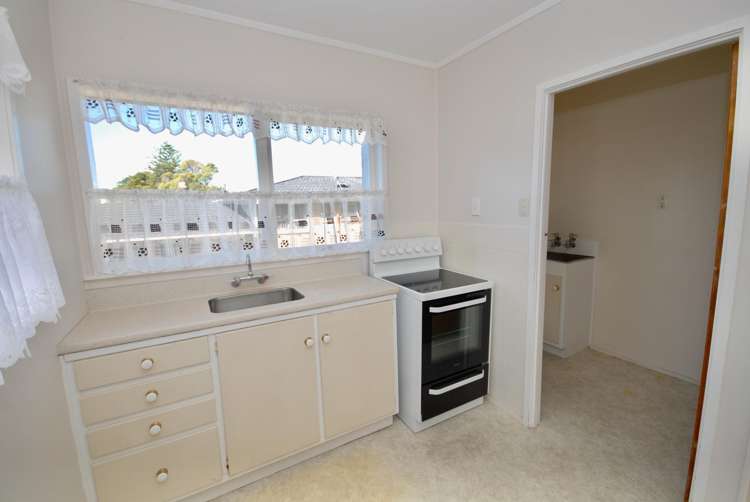 2/321 Wairau Road Totara Vale_5