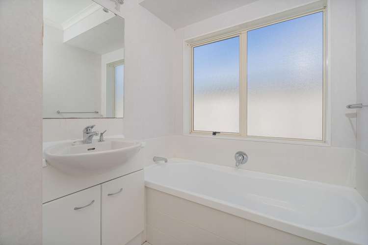 33 Hawk Hill Crescent Cooks Beach_15