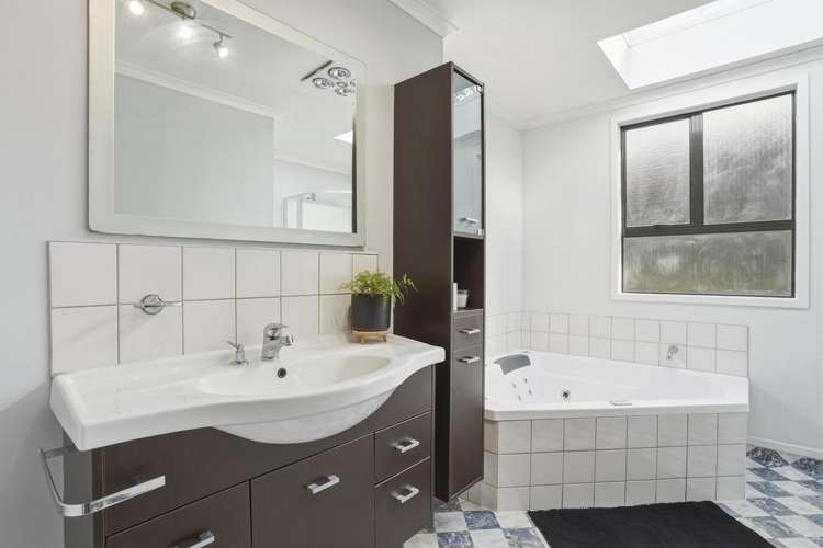 360 Kaikorai Valley Road Bradford_11