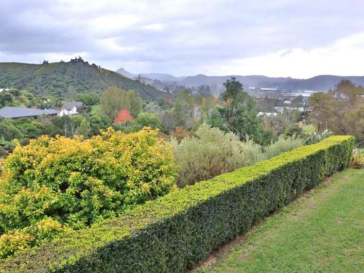 8 Governors Heights Whangamata_3