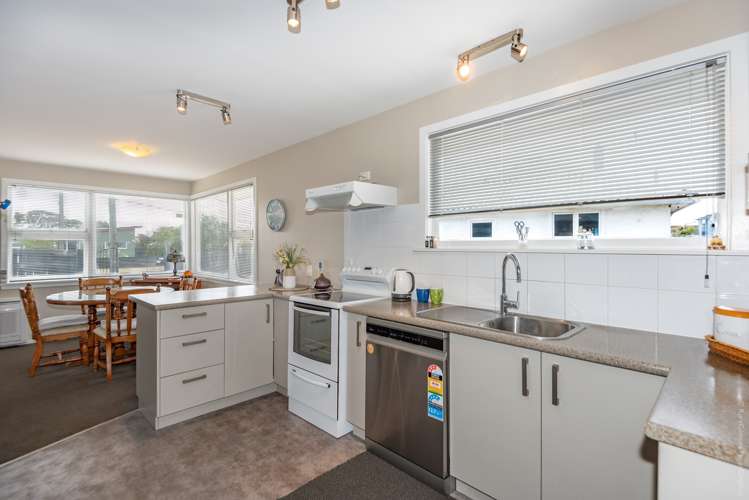 10 Lenton Street Aranui_12