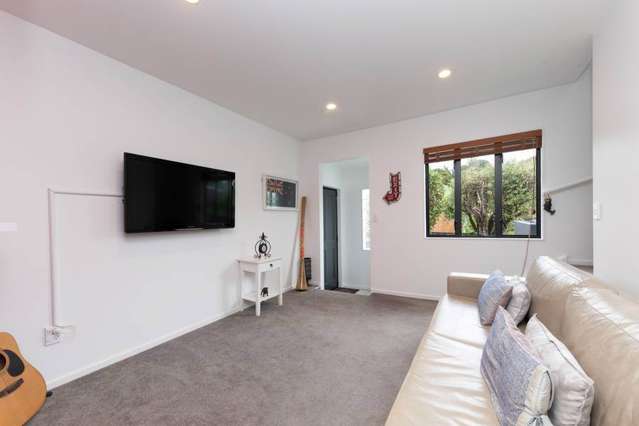 27 De Val Drive Titirangi_1