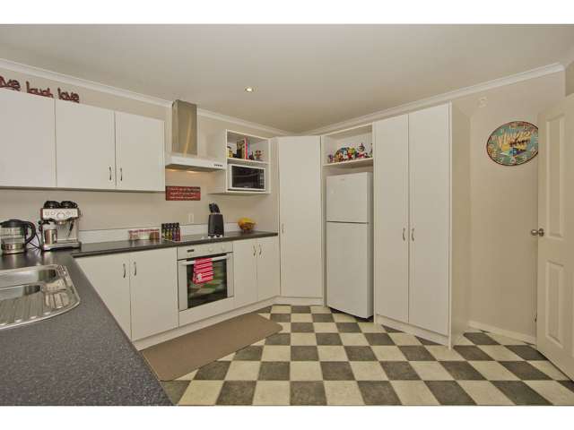 7 Woodland Grove Wainuiomata_3