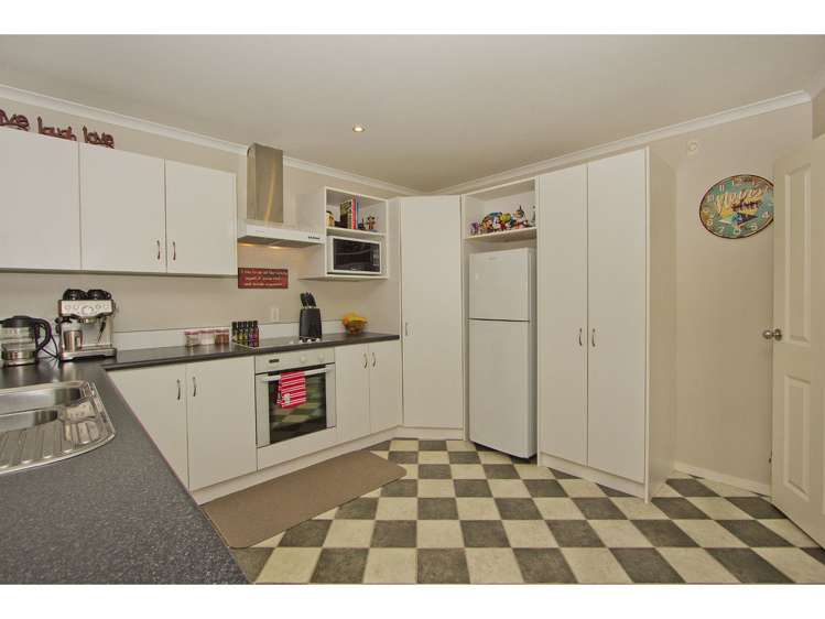 7 Woodland Grove Wainuiomata_3